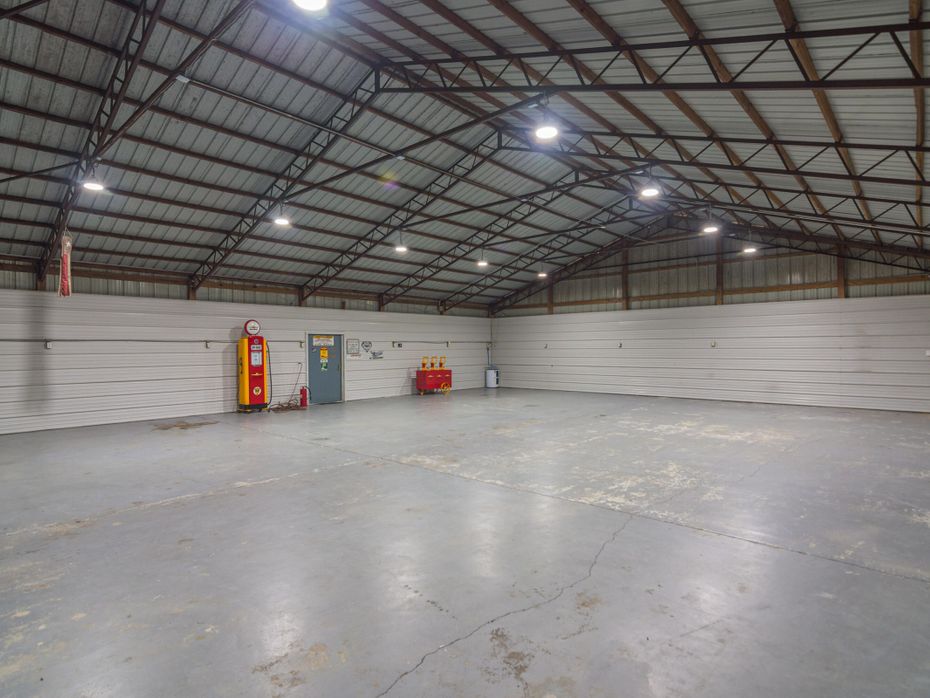 3BDR/2BATH HOME W/HANGAR ON 1 ACRE LOT IN FLORIDA for sale in Baker