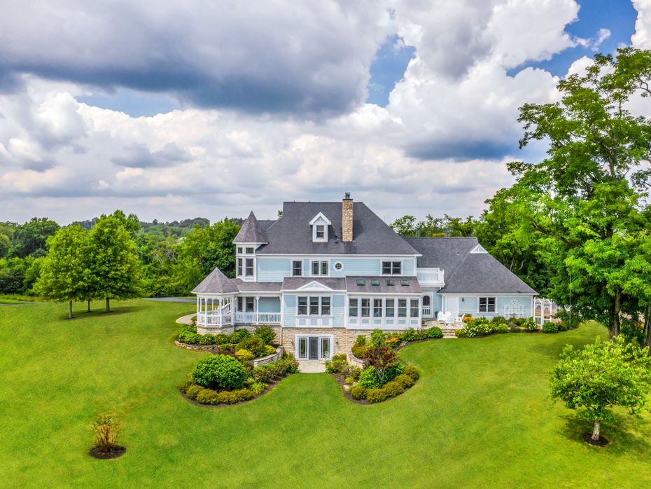 77ACRE COUNTRY ESTATE WITH HANGAR & GRASS RUNWAY for sale in