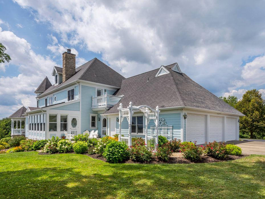 77ACRE COUNTRY ESTATE WITH HANGAR & GRASS RUNWAY for sale in