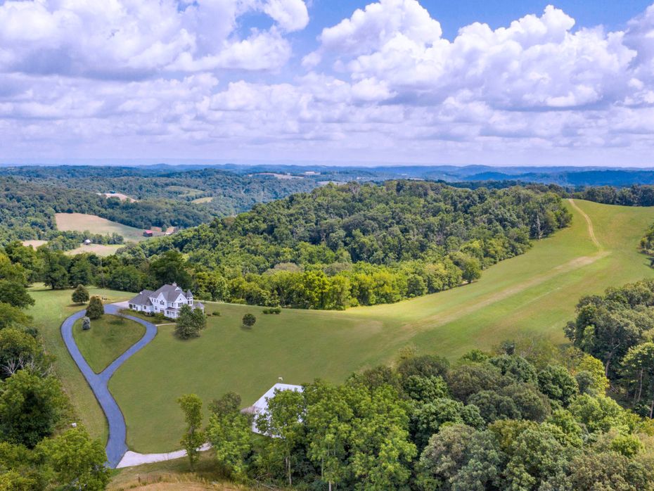 77ACRE COUNTRY ESTATE WITH HANGAR & GRASS RUNWAY for sale in