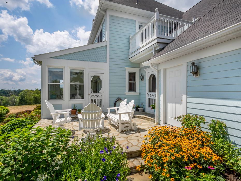 77ACRE COUNTRY ESTATE WITH HANGAR & GRASS RUNWAY for sale in