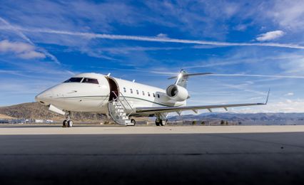 Featured 2001 BOMBARDIER/CHALLENGER 604 Photo